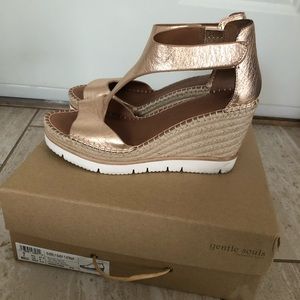 Kenneth Cole Gentle Soul Wedges Size 7